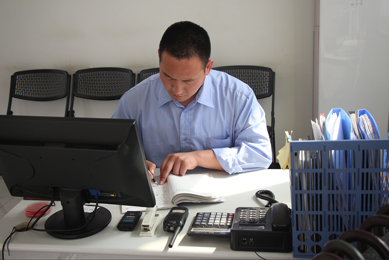 櫛風沐雨，勇毅篤行